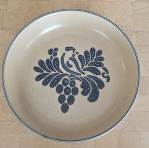 Pfaltzgraff VINTAGE Folk Art Tan VEGTABLE/ROLL Dish with Blue Floral Design